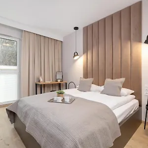 Apartament Bright In With Garden, Air Conditioning, Parking And Desk By Renters Prestige, Kraków